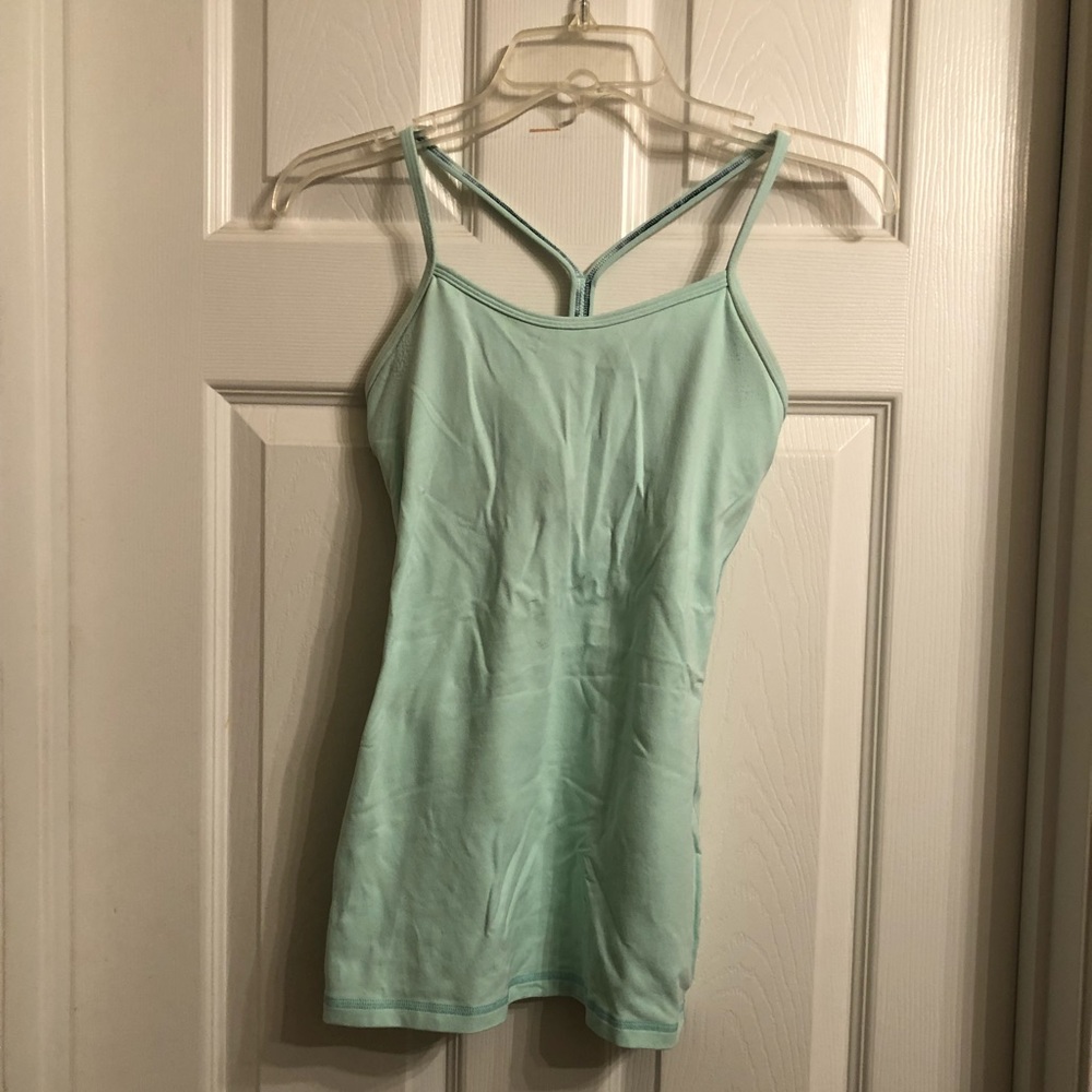 Lululemon Power Y Tank. Pads included!